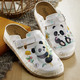 Sandaletten & Pantoletten - Bequemer Clog mit niedlichem Panda-Druck – Farbe WEISS-BEIGE – Ansicht 1 Sandaletten & Pantoletten - Bequemer Clog mit niedlichem Panda-Druck, in Größe 036 bis 042, in Farbe WEISS-BEIGE – Farbe WEISS-BEIGE – Ansicht 1