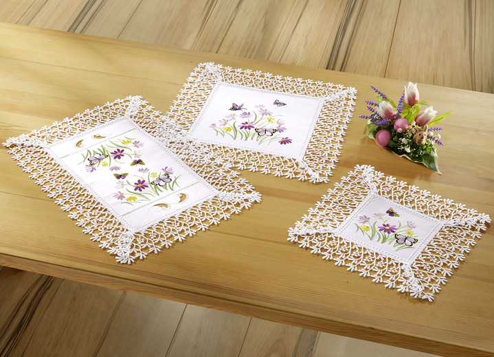 Heimtextilien - Tisch- und Raumdekoration mit Spitzenborte, in Größe 101 (Deckchen, 35x 50 cm) bis 404 (Kissenbezug, 40x 40 cm), in Farbe WEISS-BUNT Ansicht 4