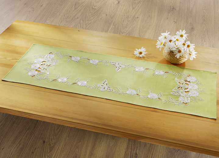 Heimtextilien - Tisch- und Raumdekoration mit gestickten Schmetterlingen und Blumen, in Größe 101 (Deckchen, 35x 50 cm) bis 404 (Kissenbezug, 40x 40 cm), in Farbe GRÜN-WEISS Ansicht 4