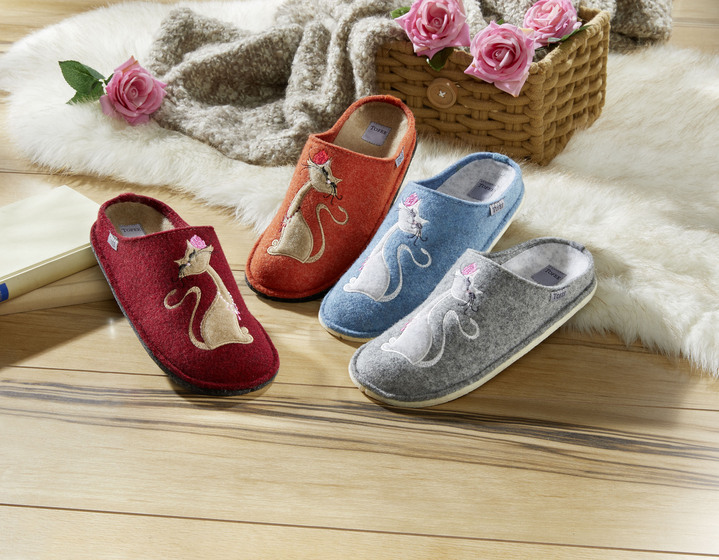 Hausschuhe - Hausschuh mit farblich abgestimmter Katzen-Applikation, in Größe 036 bis 042, in Farbe JEANSBLAU Ansicht 2