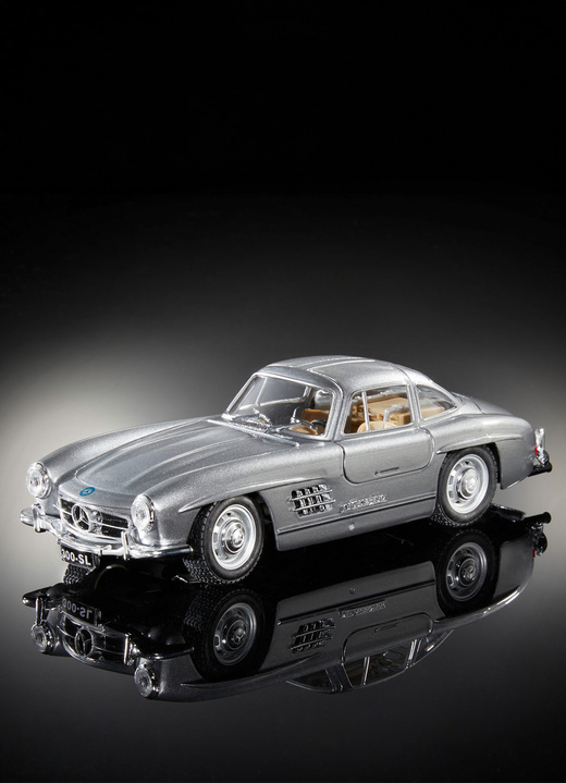 Sammlermodelle - Mercedes-Benz 300SL als Metallspritzgussmodell, in Farbe SILBER Ansicht 1