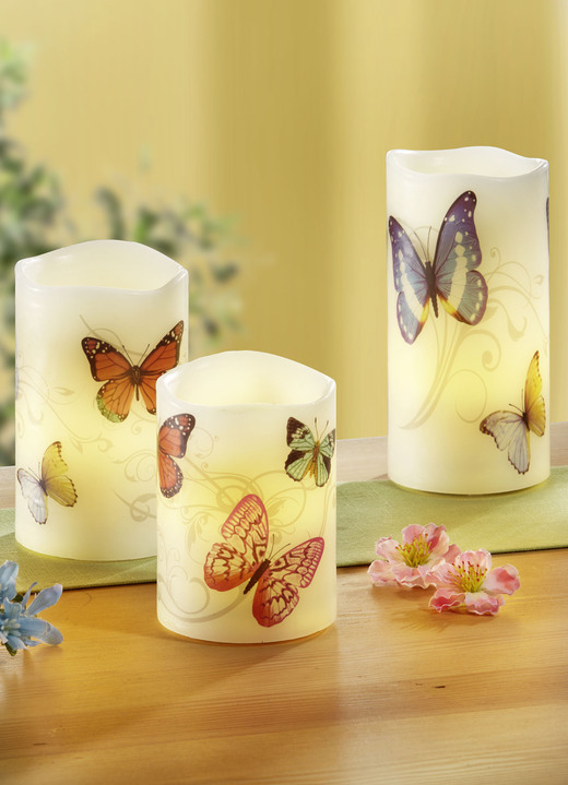 Wohnaccessoires - LED-Echtwachskerzen mit frühlingshaften Schmetterlingssmotiv, 3er-Set, in Farbe WEISS