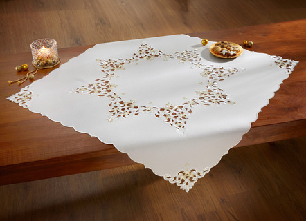 Tischdecke mit aufwendigen Stickereien
