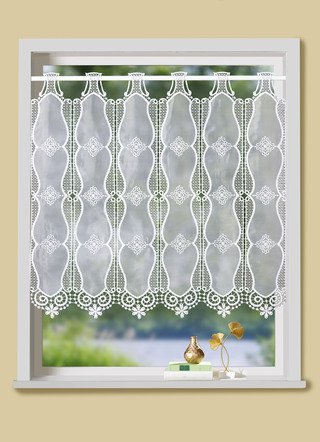 Kleinfenster-Store mit Macramé-Abschluss