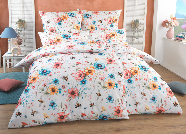 Wohnen - Beidseitig bedruckte Bettwäsche-Garnitur von Biberna, in Größe 111 (40/80 cm + 135/200 cm) bis 115 (80/80 cm + 155/220 cm), in Farbe MULTICOLOR Ansicht 1