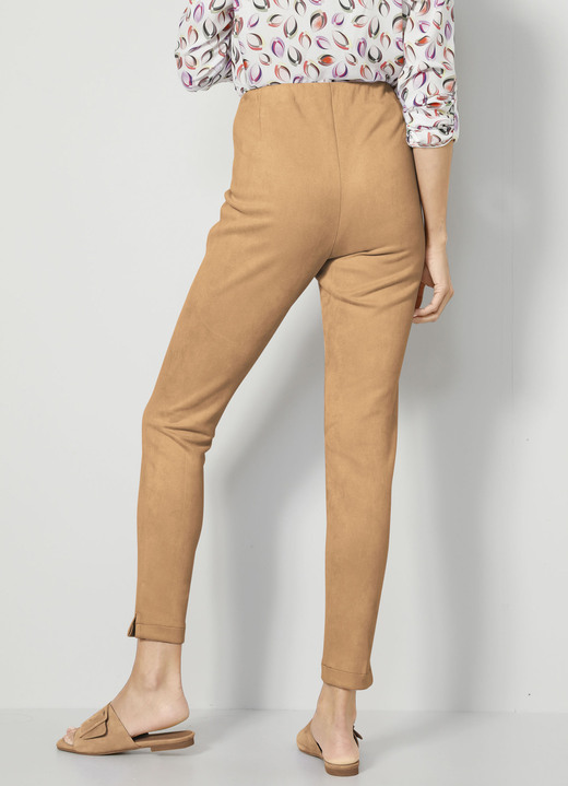 Hosen - Hose mit schmaler Fußweite, in Größe 019 bis 052, in Farbe FLIEDER Ansicht 6