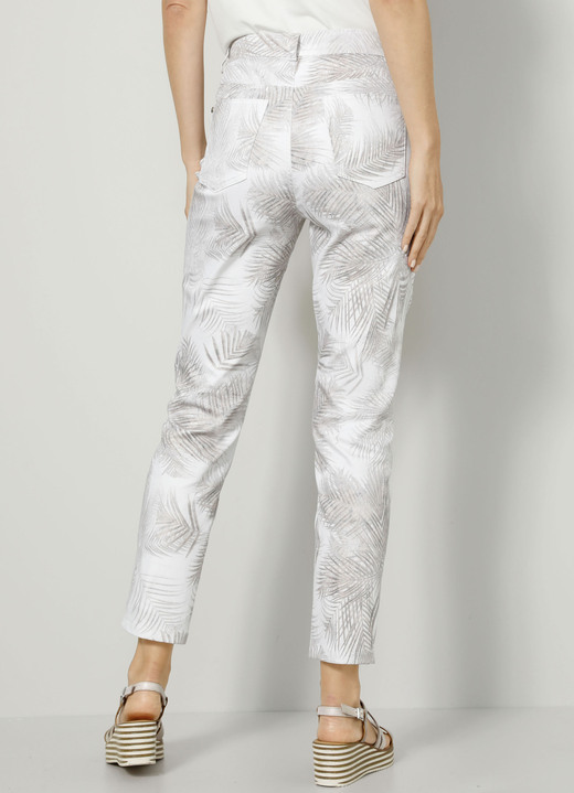 Hosen - Hose in trendiger Blätterdessinierung, in Größe 019 bis 052, in Farbe BEIGE-BRAUN Ansicht 2