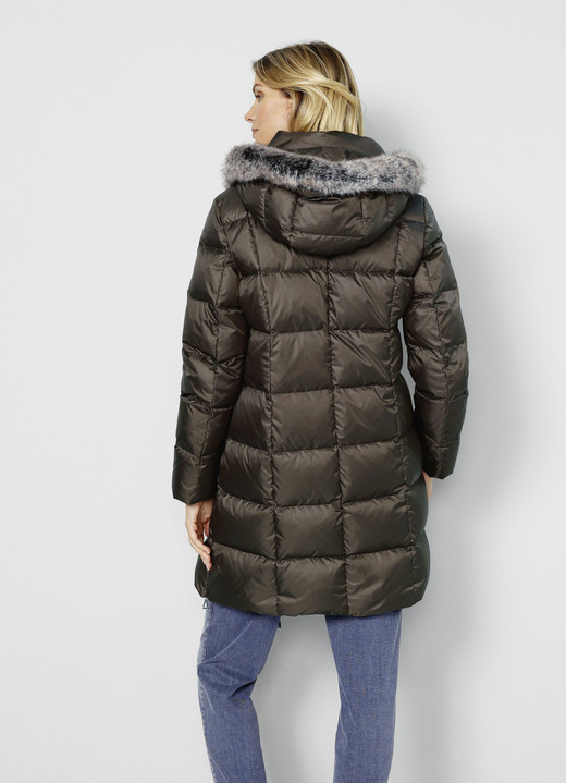 Jacken & Mäntel - Daunen-Kurzmantel mit abnehmbarer Kapuze, in Größe 020 bis 052, in Farbe TAUPE Ansicht 2
