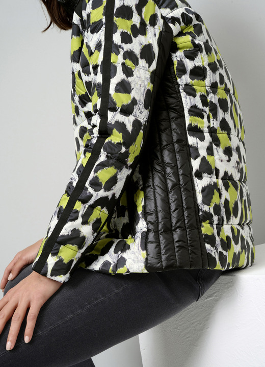 Jacken & Mäntel - Jacke mit Reißverschlussleiste, in Größe 038 bis 052, in Farbe WEISS-SCHWARZ-GELB Ansicht 2