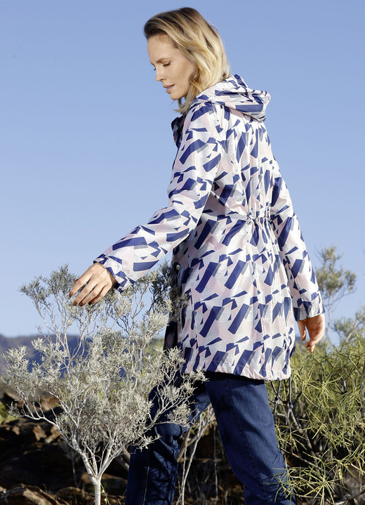 Lang - Funktionsjacke mit grafischem Druckdessin, in Größe 020 bis 052, in Farbe ROSÉ-ROYAL Ansicht 2