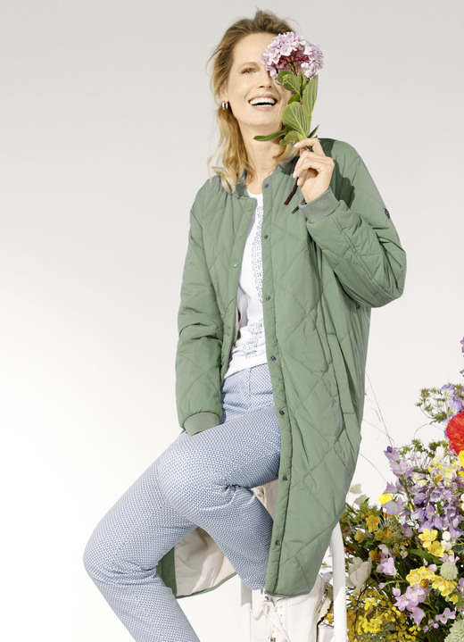 Lang - Kurzmantel mit Druckknöpfen an den Seitenschlitzen Ansicht 2 Lang - Kurzmantel mit Druckknöpfen an den Seitenschlitzen, in Größe 038 bis 052, in Farbe GRÜN Ansicht 2