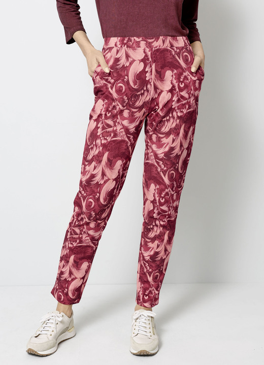 Hosen - Hose mit floraler Dessinierung, in Größe 019 bis 052, in Farbe GRANATROT-ROSÉ