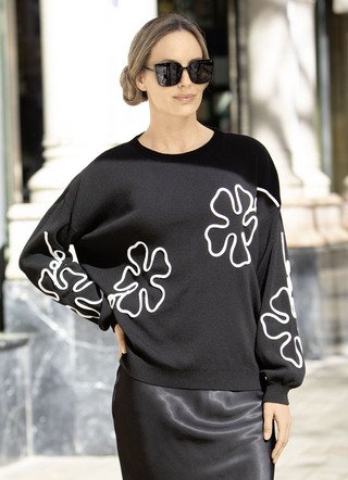 Pullover mit aufwendigen Blütenapplikationen