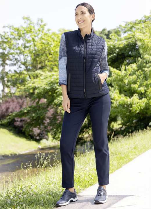 Kurz - Steppweste mit leichter Wattierung Ansicht 3 Kurz - Steppweste mit leichter Wattierung, in Größe 036 bis 052, in Farbe MARINE Ansicht 3