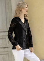 Spitzenshirt mit V-Ausschnitt  