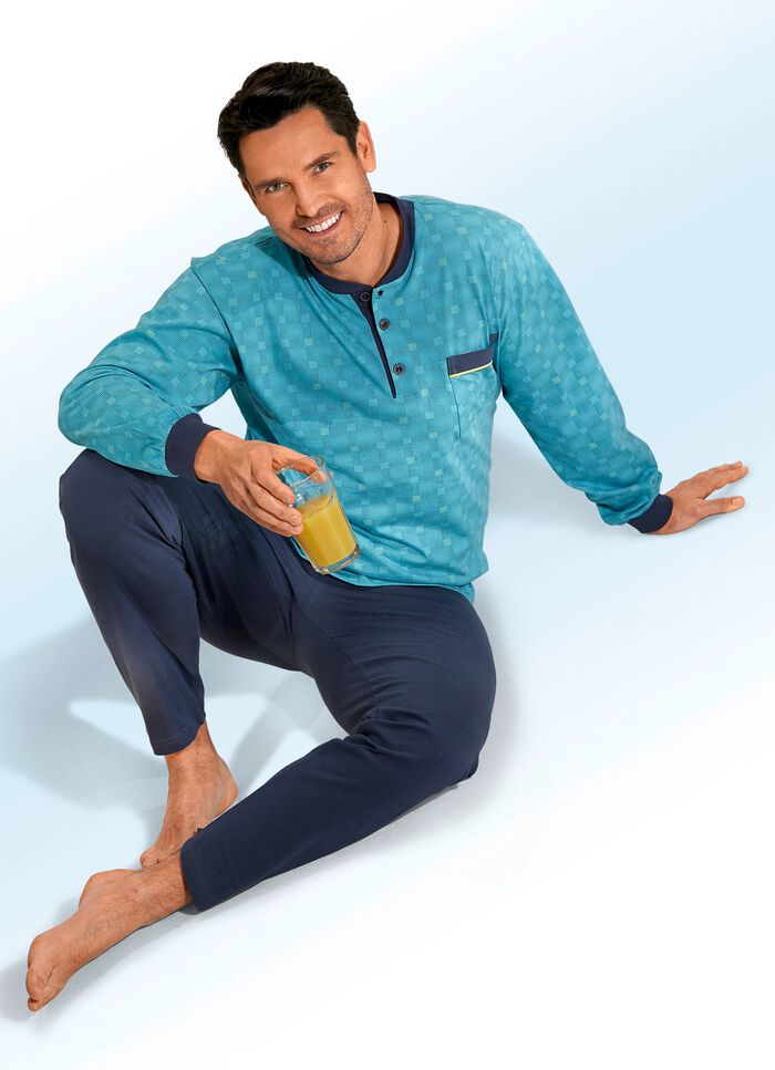 Schlafanzug mit Knopfleiste und aufgesetzter Brusttasche 