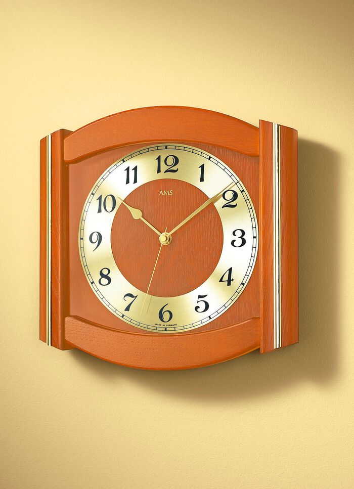 Funk-Wanduhr aus massivem Holz 