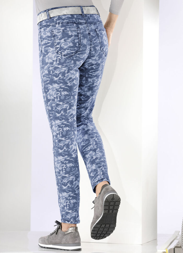 Jeans mit Camouflage-Dessinierung BLAU-HELLBLAU