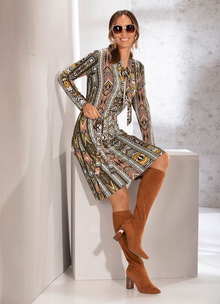 Kleid mit Bindegürtel 