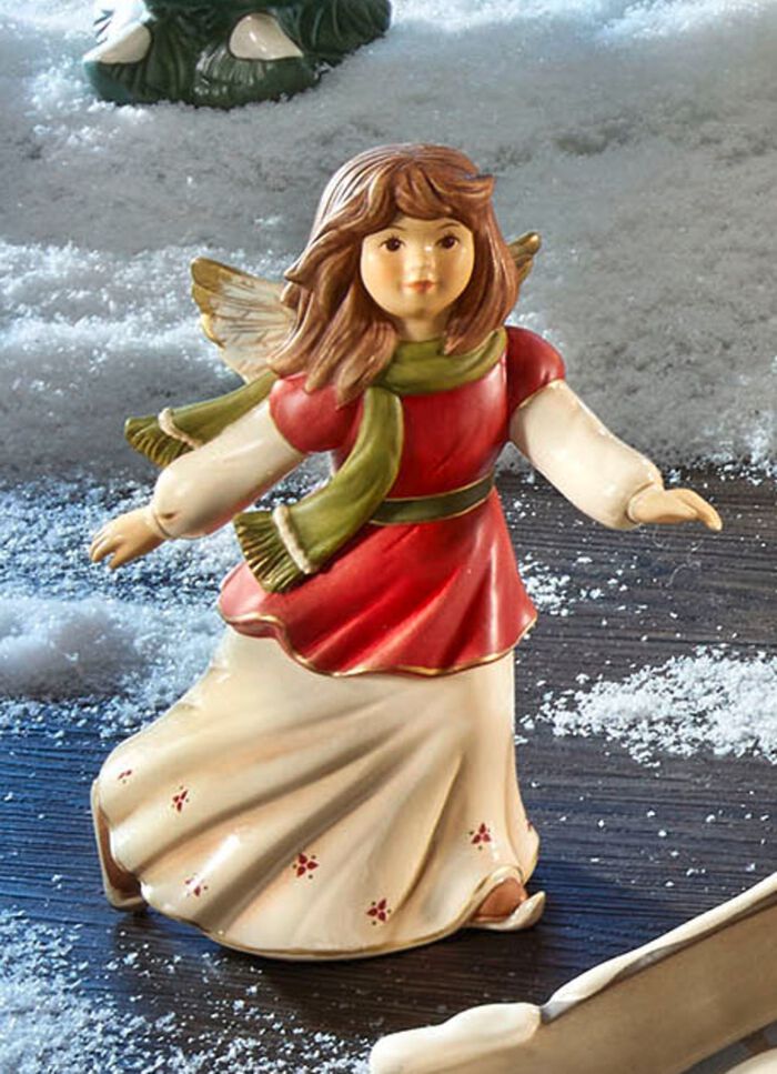 Winterliche Szene: Tolle Himmelsboten im Winterwald 