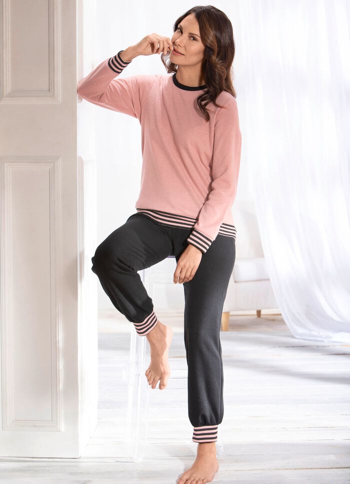 Hausanzug mit gestreiftem Bund 