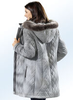 Kurzmantel mit kontrastfarbenen Akzente 