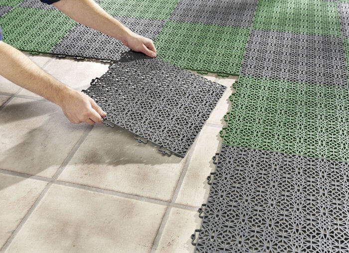 Witterungsbest&auml;ndige Terrassenfliesen mit Klicksystem GR&Uuml;N