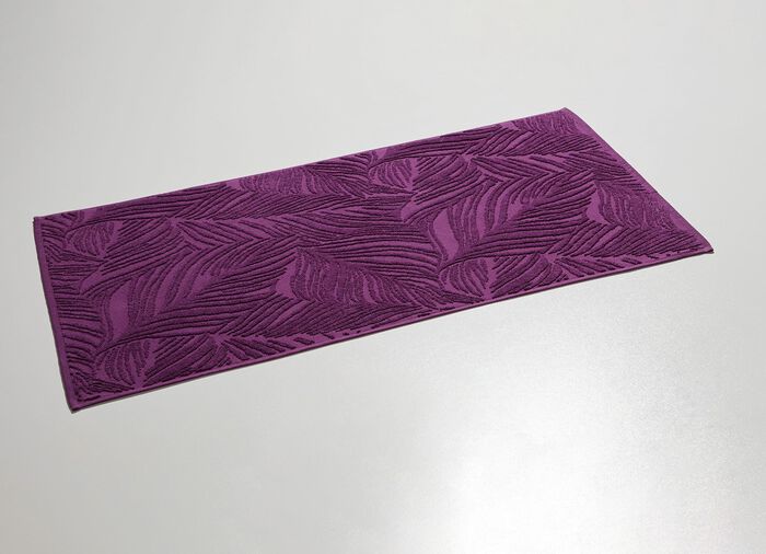 Barfu&szlig;weicher Badteppich mit nat&uuml;rlichem Bl&auml;tter-Dessin BEERE