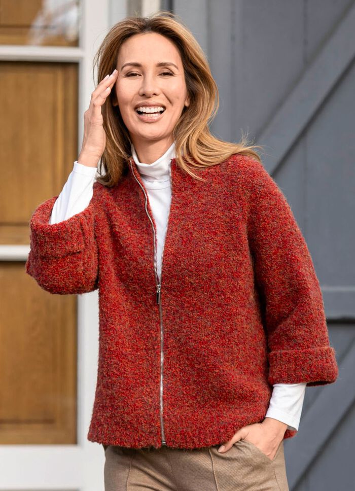 Strickjacke aus Bouclégarn 