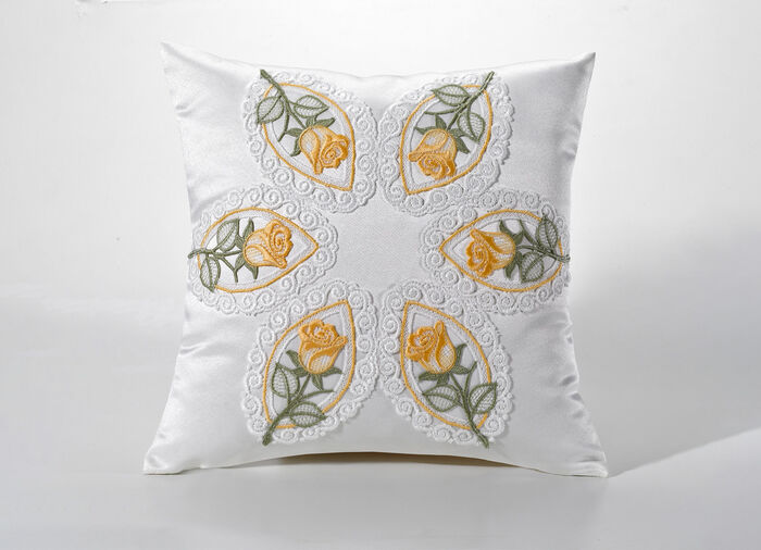 Tischdecke aus echter Plauener Spitze 