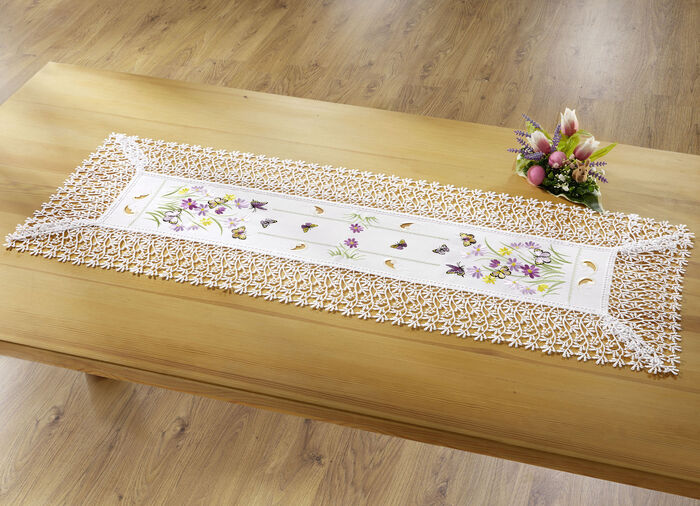 Tisch- und Raumdekoration mit Spitzenborte 