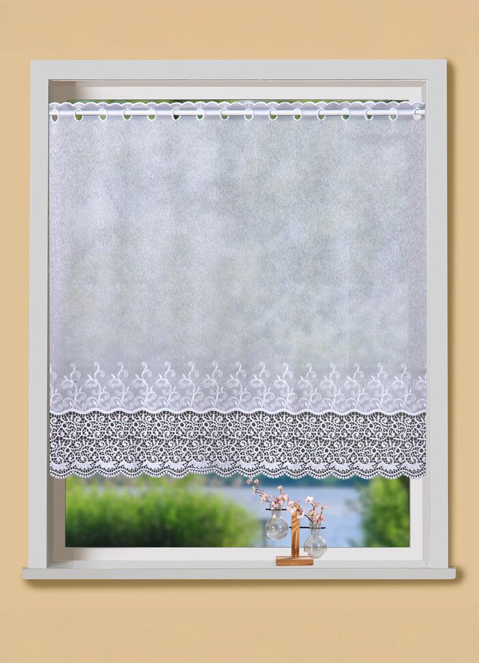 Kleinfenster-Store mit gebogtem Macram&eacute;-Abschluss 