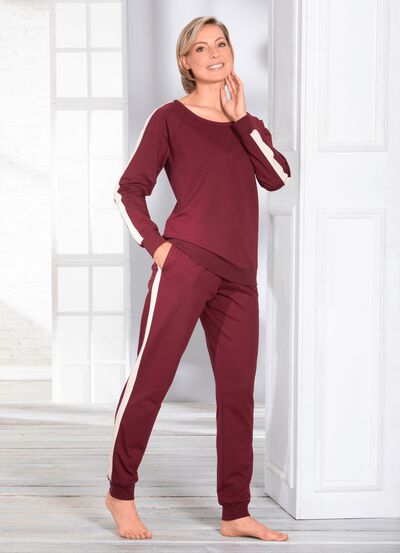 Hausanzug mit Zierstreifen 