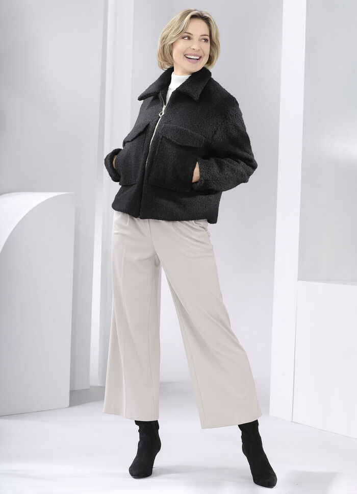 Kurzjacke aus feinem Boucl&eacute; 