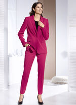 Hosenanzug in trendstarkem Kirschrot 