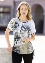 Shirt mit Kontrastverarbeitung am Halsausschnitt 