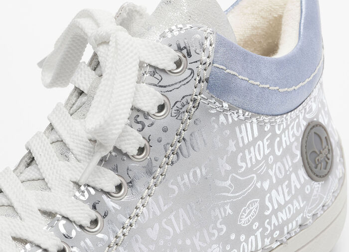 Rieker Schn&uuml;r-Bootie aus originell bedrucktem Synthetikmaterial SILBERGRAU-BLEU