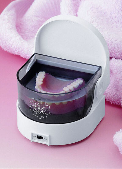 Automatischer Gebissreiniger 