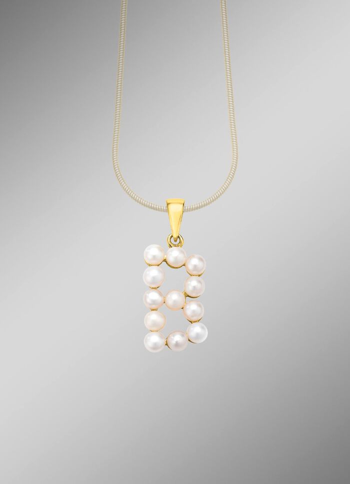 Personalisierte Eleganz: Buchstaben-Anh&auml;nger mit S&uuml;&szlig;wasser-Zuchtperlen 