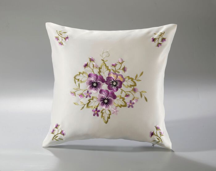 Tisch- und Raumdekoration mit Stiefm&uuml;tterchen-Stickereien LILA