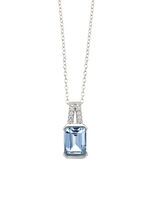 Strahlende Eleganz: Anhänger mit Ankerkette 