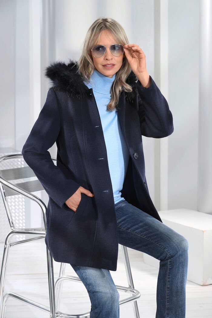 Jacke mit fester Kapuze 