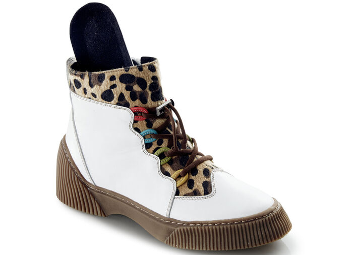 Interessante Stiefelette in 2 Farben mit herausnehmbarem Fu&szlig;bett, Weite G WEISS