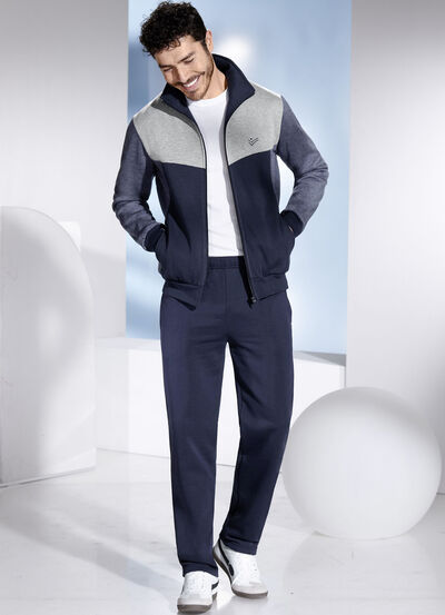 Freizeitanzug mit Seitentaschen 