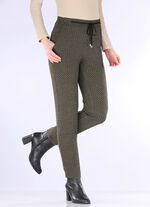 Hose in Fischgrat-Dessinierung 