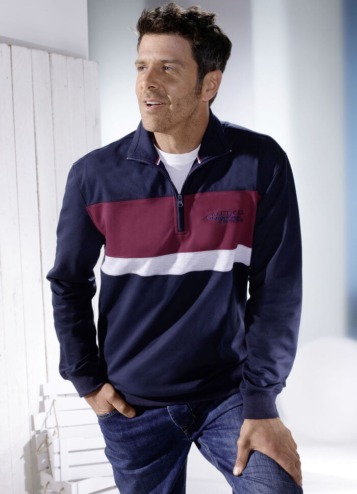 Troyer mit Stickerei 