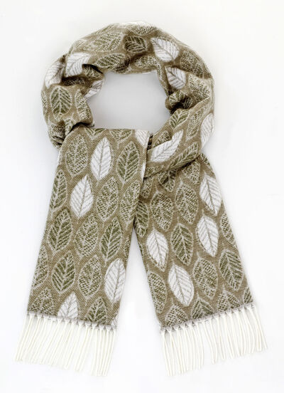 Schal mit Blätterdessin 