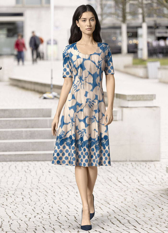 Kleid in schwingender Schlupfform 