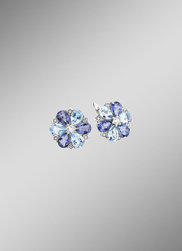 Ohrringe im Blumendesign 