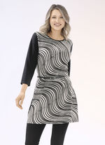 Tunika mit schwarzem Gürtel 